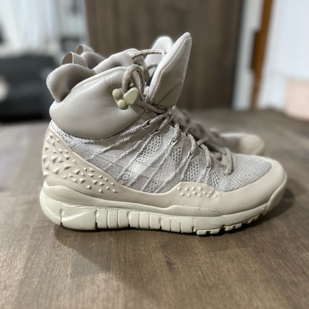 Nike Lupinek Flyknit Light Bone women’s size 6.5